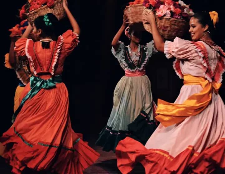 Spektakularno zatvaranje Mostarskog ljeta 2025: Folklor i savremeni ples oduševili publiku na Trgu Musala