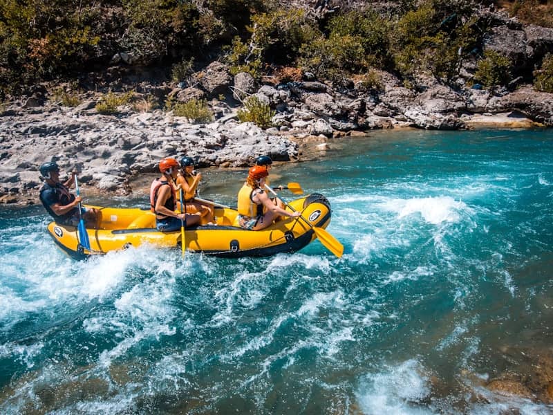 nezaboravna plovidba tarom i drinom: avantura, rafting i planinarenje za porodični odmor