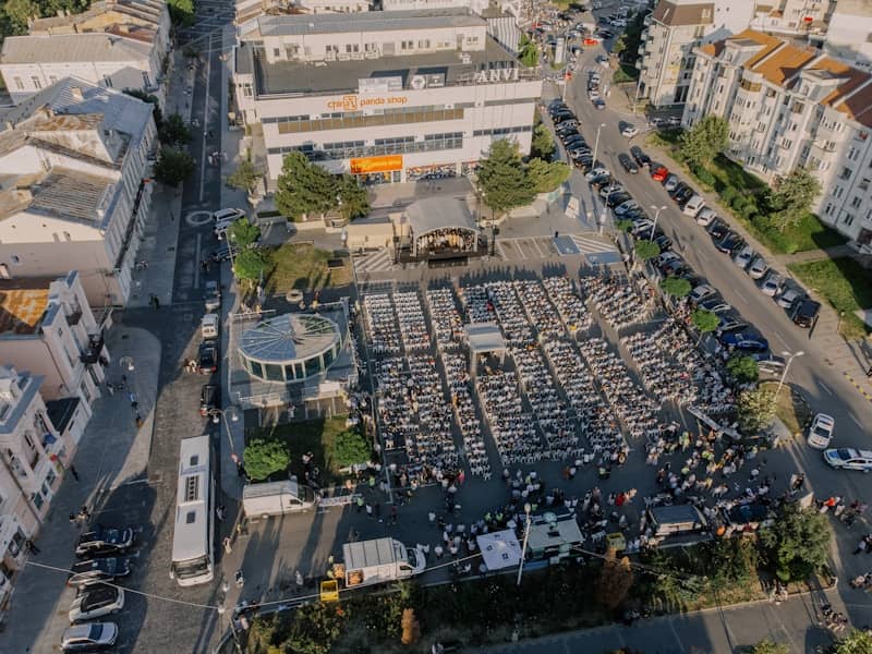 Skandal u Sarajevu: Nezakonito zauzimanje parkinga pored Narodnog pozorišta izaziva oštre reakcije Mandića