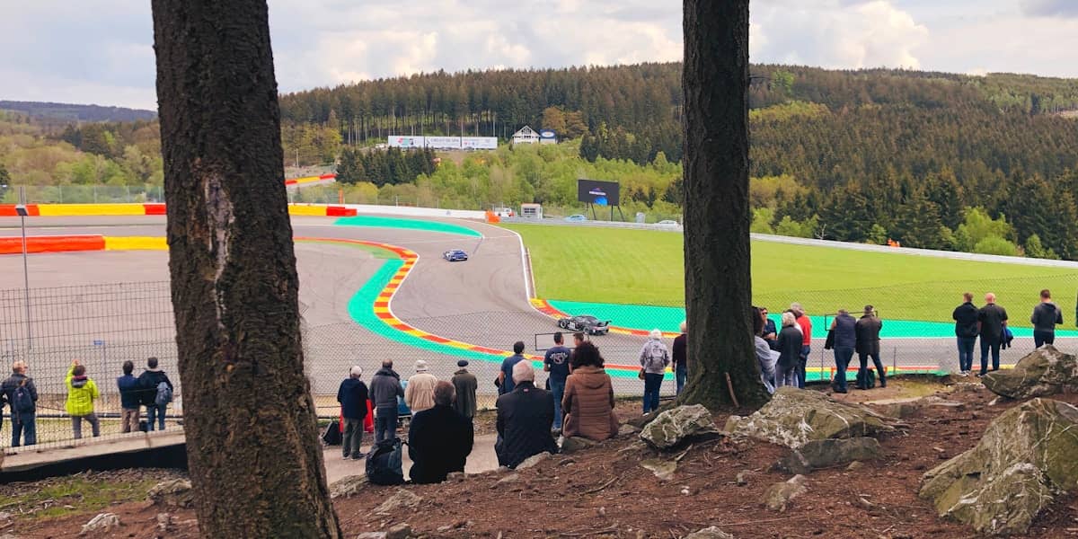 Maks Ferštapen Dominira Sprint Trku Formule 1 na Spa-Frankošampu, Pjastri i Noris Prate Uzbudljivu Borbu