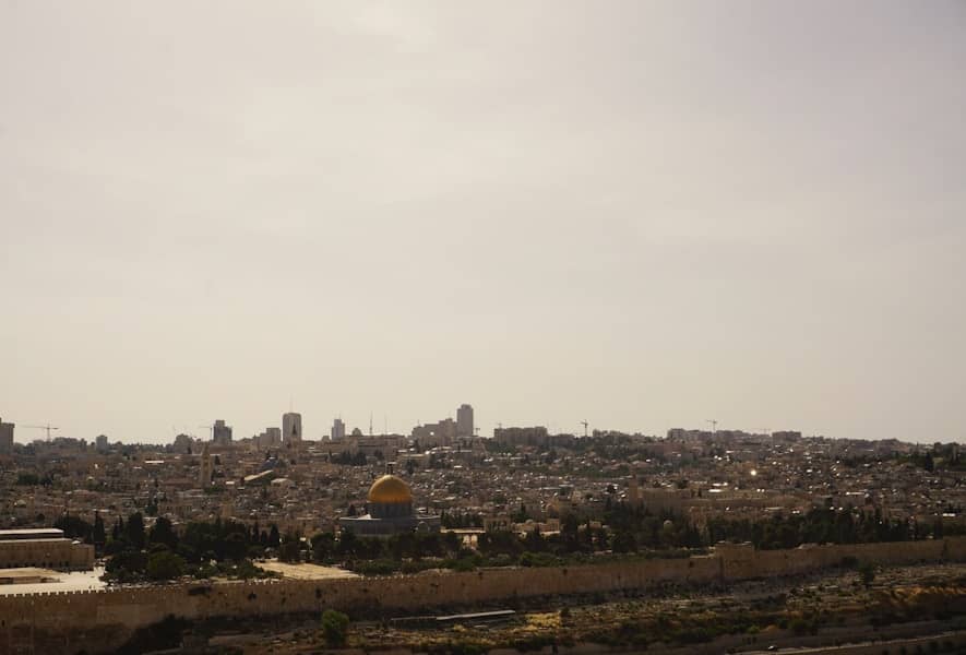 UŽAS U JERUSALIMU: Pucnjava na autobuskom stajalištu u sjevernom Jerusalemu — 5 poginulih, 12 ranjenih