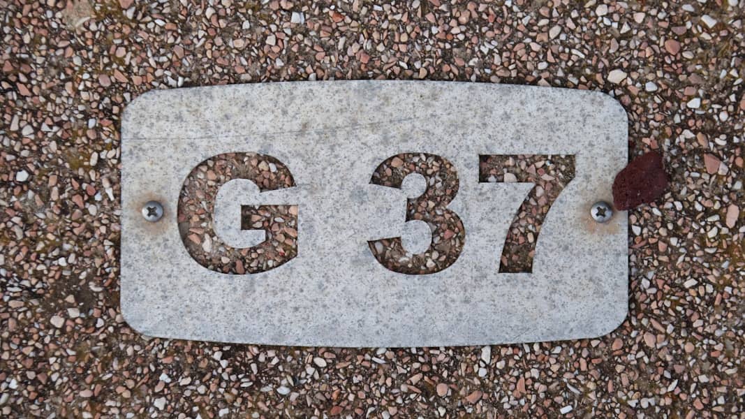 Prvo mjerenje izbacivanja crne rupe GW190412: gravitacioni talasi otkrivaju kick i brzinu 31 milja/s