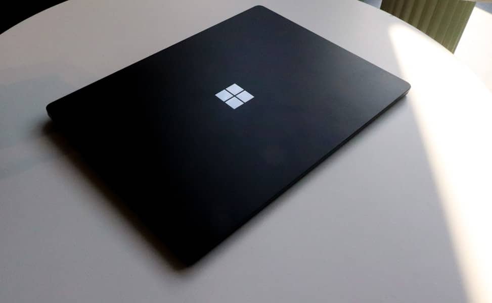 Microsoft plate curile: Entry-level inženjeri zarađuju 83K–160K dok traju otpuštanja i ogromna AI ulaganja