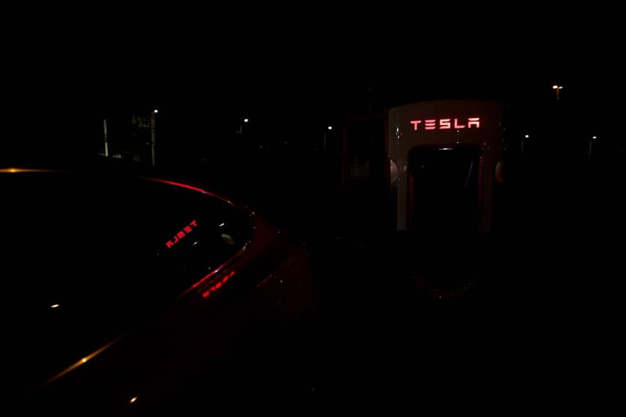 Tesla Diner šokira: Meniji prepolovljeni, nestao "Epic Bacon" na Santa Monica Boulevardu