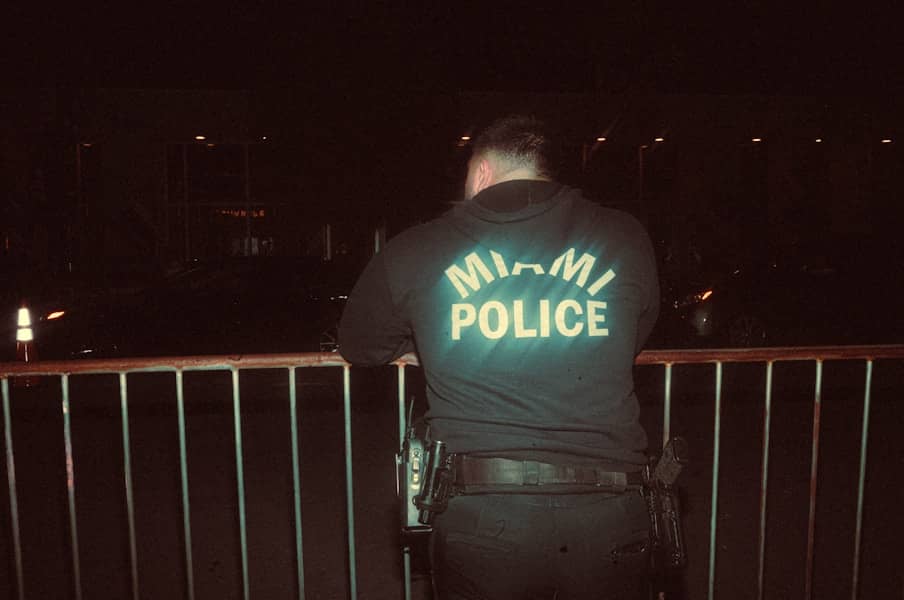 Skandal u Westbrooku: Policija iz Mainea se izvinila zbog očigledne AI-generisane fotografije zaplene narkotika na Facebooku
