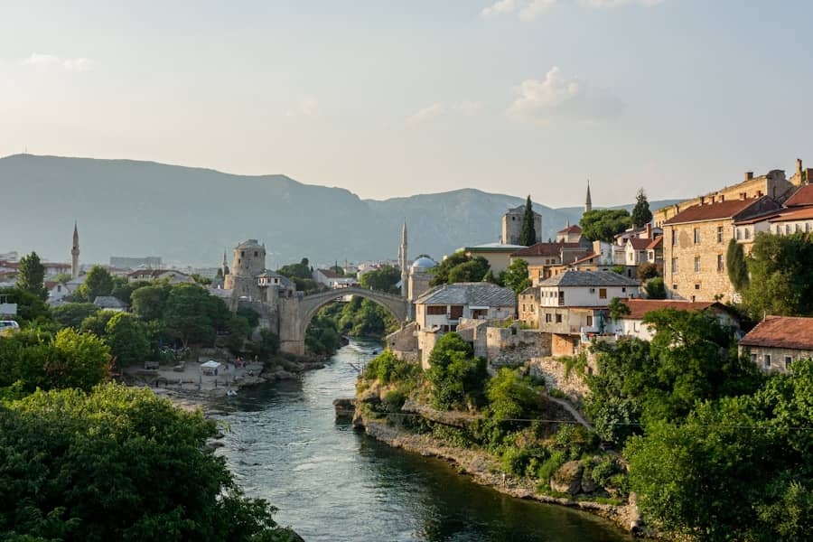 IRI: 65% građana smatra da Bosna i Hercegovina ide u pogrešnom smjeru — strah od rata, korupcija i visoke cijene