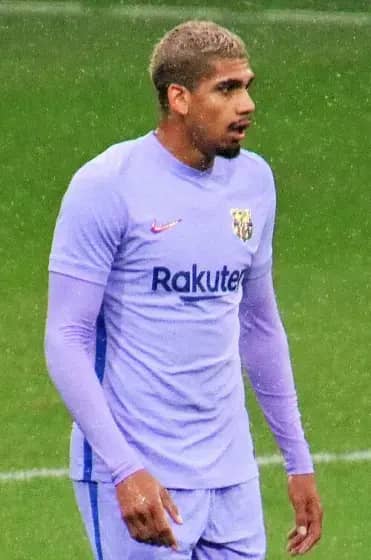 Ronald Araujo se vraća u Barselonu nakon borbe s anksioznošću — spreman za derbi sa Espanjolom?