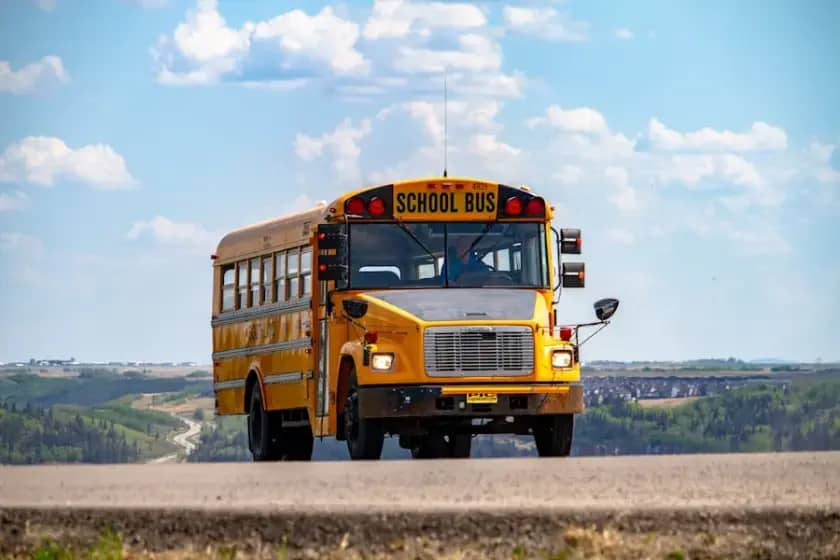 Waymo skandal: Robotaksi prolaze pored školskih autobusa uprkos povlačenju softvera i istrazi NHTSA