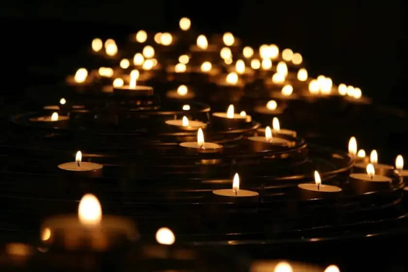 Tuga i žalovanje: Kako rituali žalovanja, suze i simptomi utiču na produženu tugu