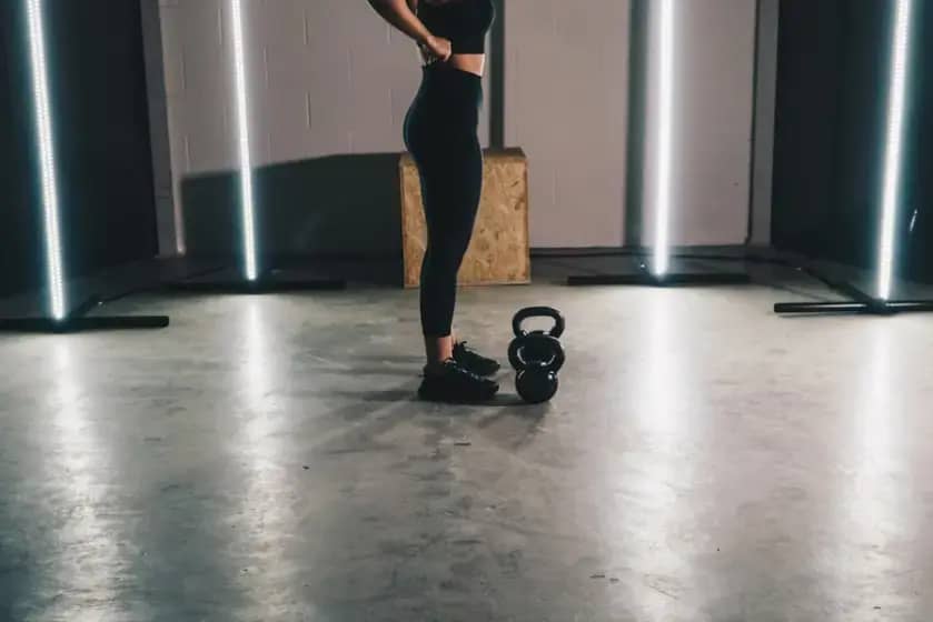 Sindrom mrtve zadnjice: Kako sedenje i slabi glutealni mišići izazivaju bol u leđima i kako vežbe pomažu