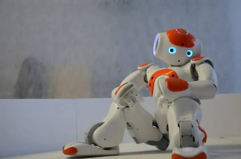 Disneyov Olaf robot iz Frozena: Realističan walking robot zahvaljujući reinforcement learningu i autentičnom gaitu