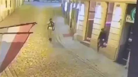 Badnjak 2002: Teroristički napad u Kostajnici — Muamer Topalović ubio Anđeliće, Konjic se sjeća