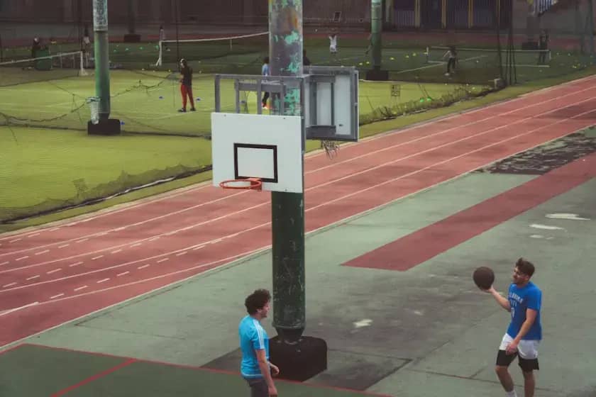 Pariz otkriva košarkaške oaze: otvoreni tereni Pigal, Leo Lagrange i 3x3 koji menjaju košarku u Parizu