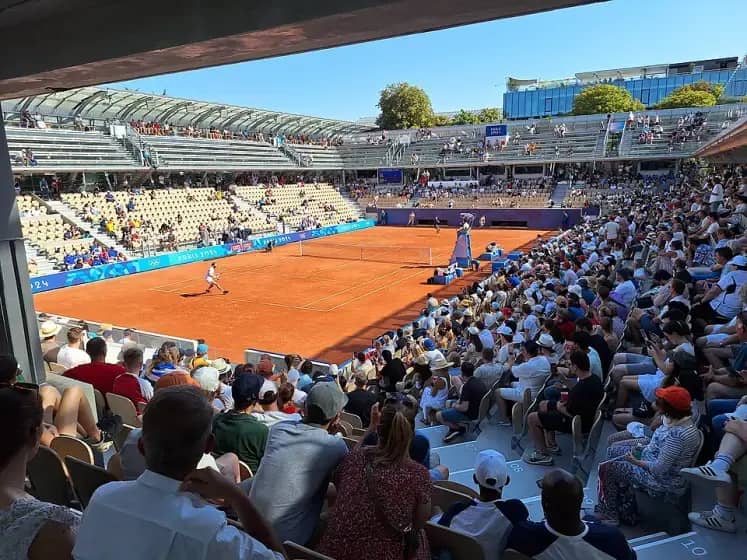 Stefanos Cicipas šokira: Zbog Babolat Pure Aero 98 ostavlja Wilson — hoće li promjena reketa spasiti formu prije Australijan Opena?